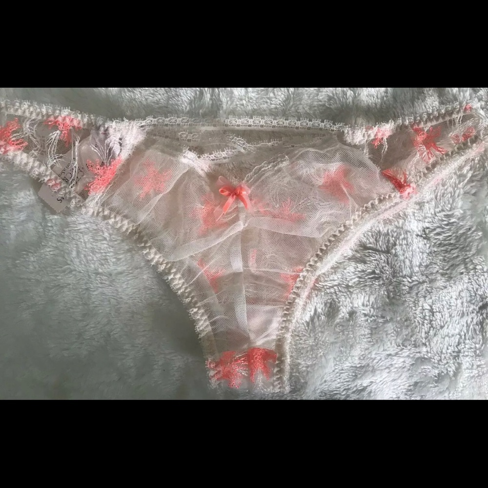NWT VICTORIA'S SECRET White Lace Panties *cheekini